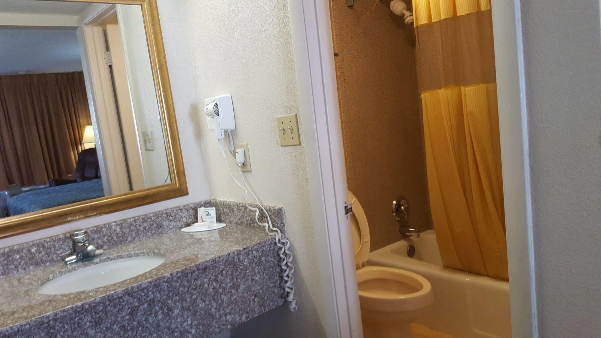 Days Inn By Wyndham Tallahassee-Government Center Luaran gambar