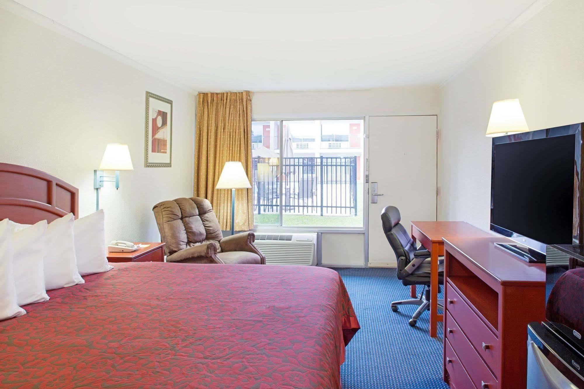 Days Inn By Wyndham Tallahassee-Government Center Luaran gambar