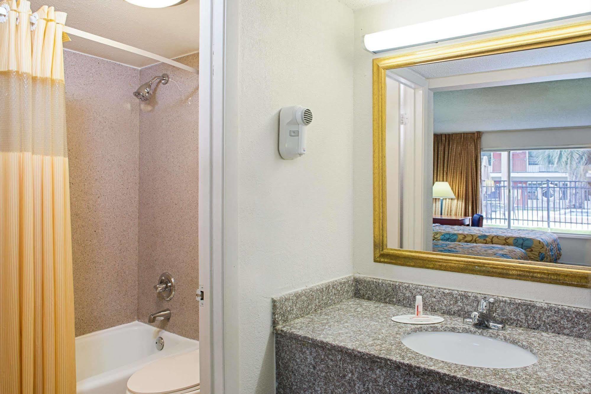 Days Inn By Wyndham Tallahassee-Government Center Luaran gambar